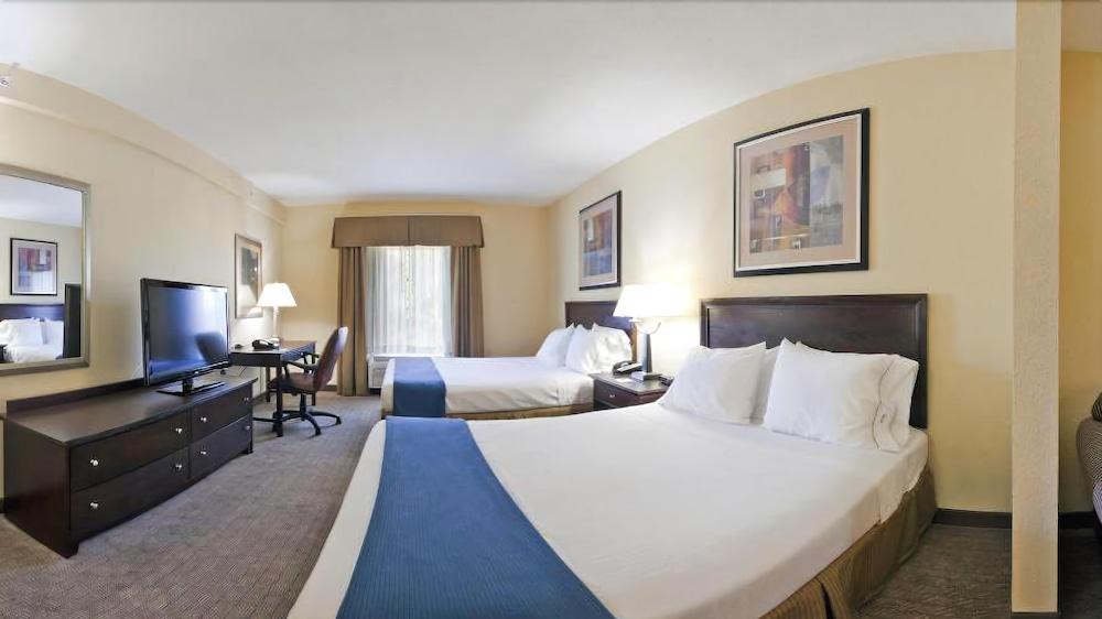 Holiday Inn Express Hotel & Suites Clearwater Us 19 North By Ihg Exterior photo