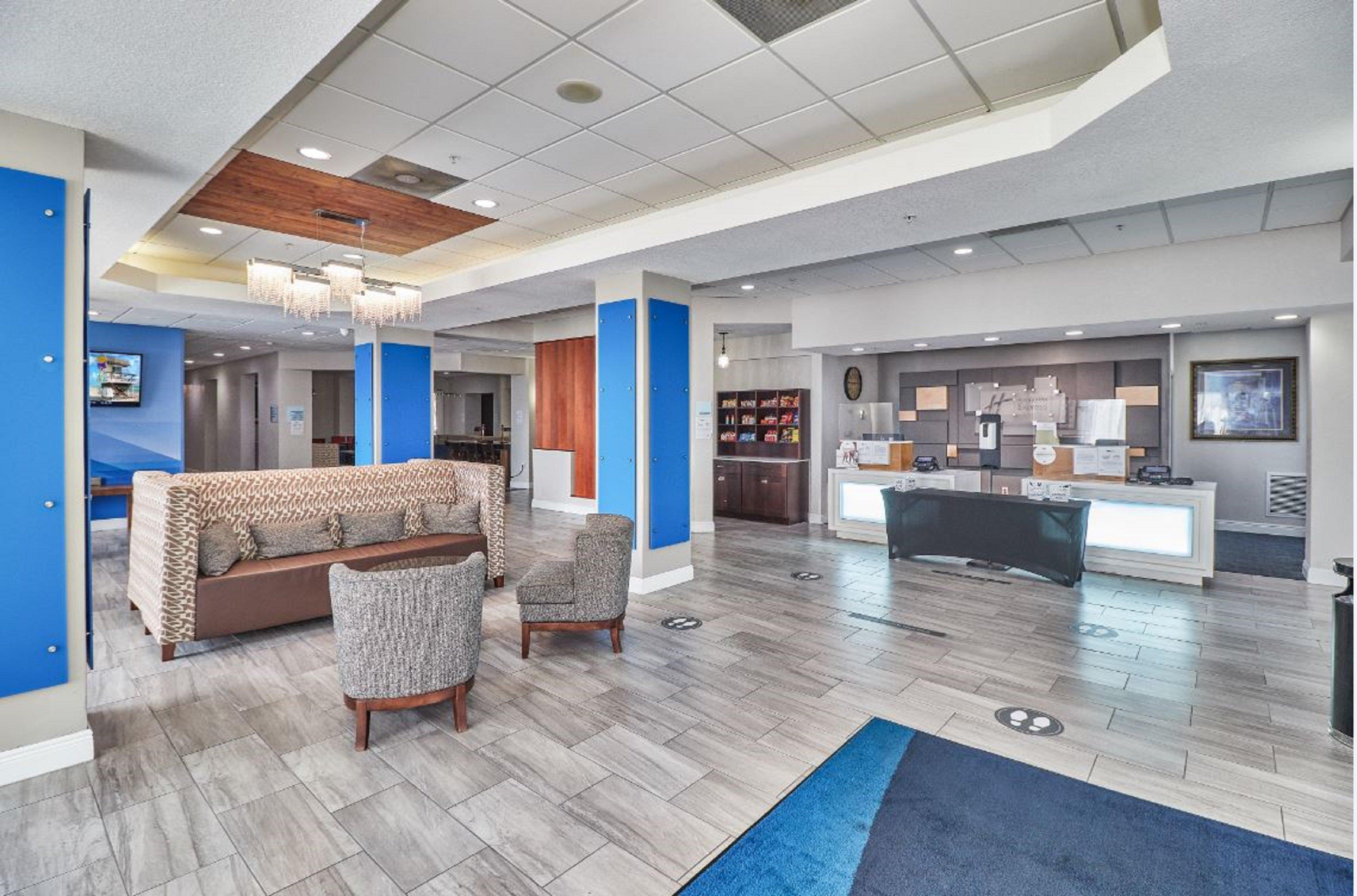 Holiday Inn Express Hotel & Suites Clearwater Us 19 North By Ihg Exterior photo