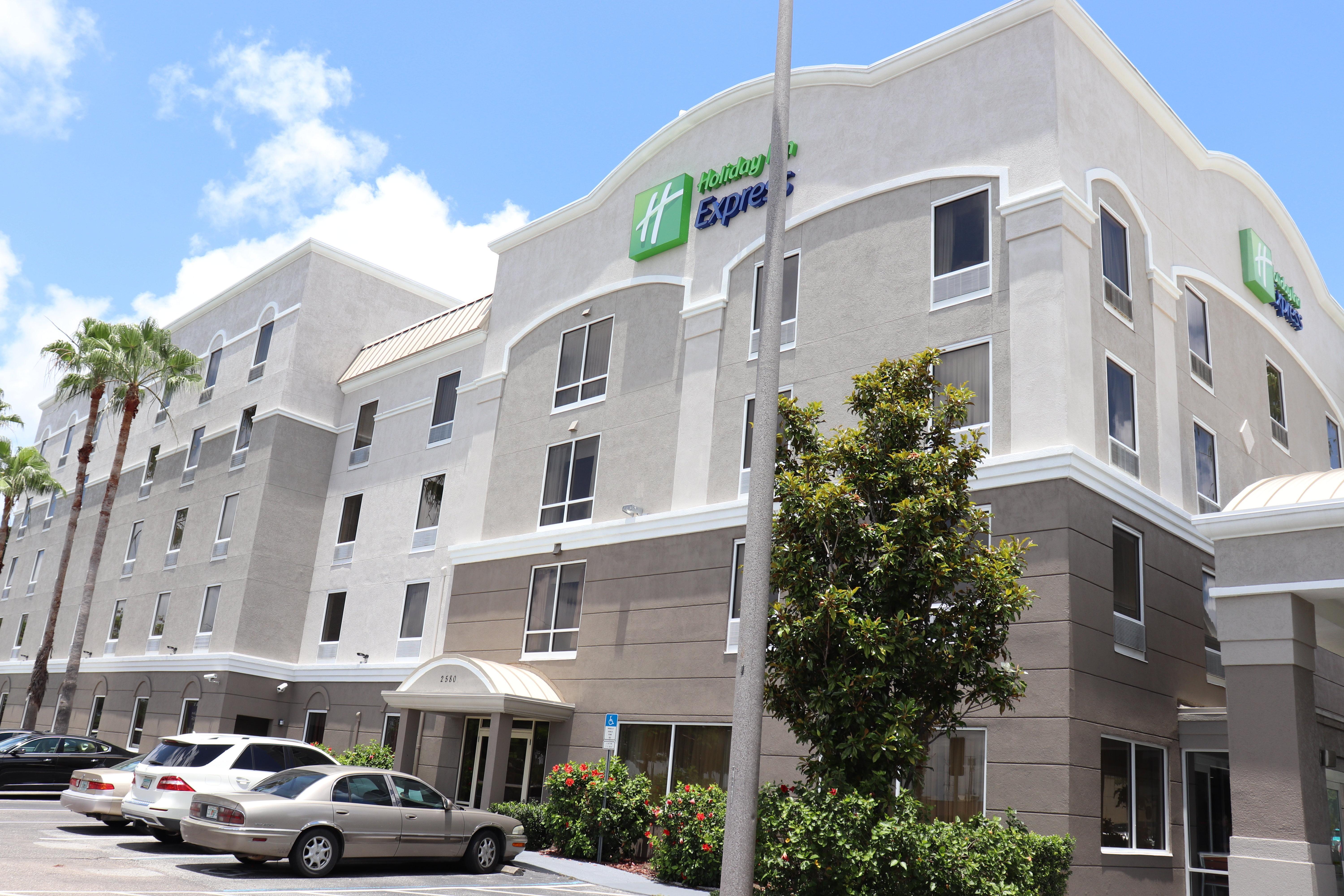 Holiday Inn Express Hotel & Suites Clearwater Us 19 North By Ihg Exterior photo