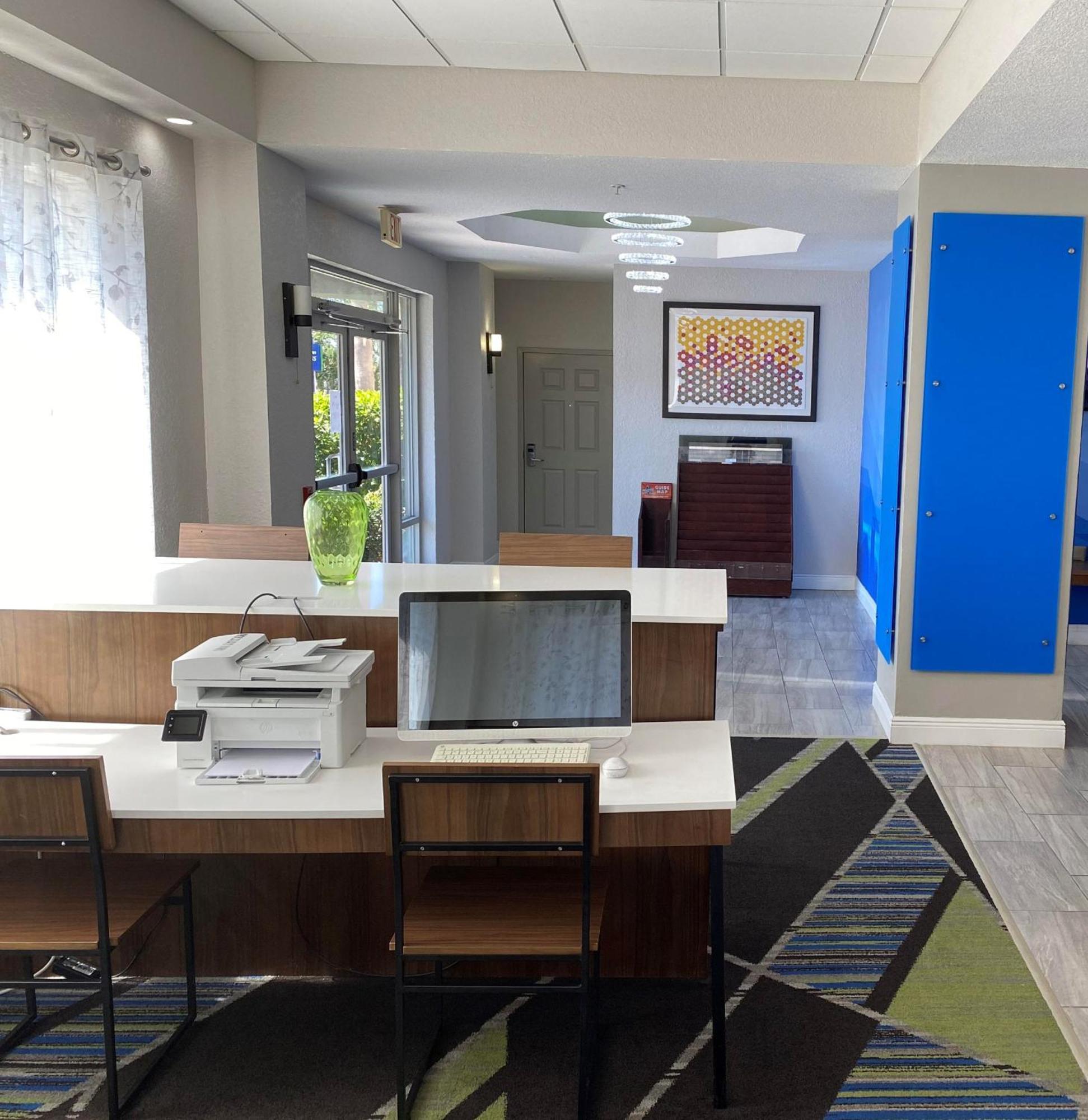 Holiday Inn Express Hotel & Suites Clearwater Us 19 North By Ihg Exterior photo