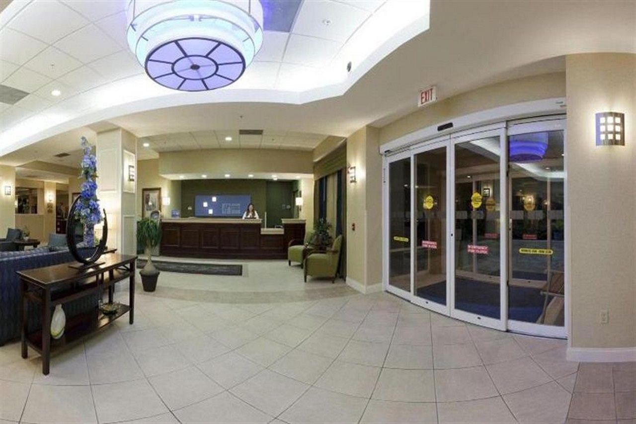 Holiday Inn Express Hotel & Suites Clearwater Us 19 North By Ihg Exterior photo
